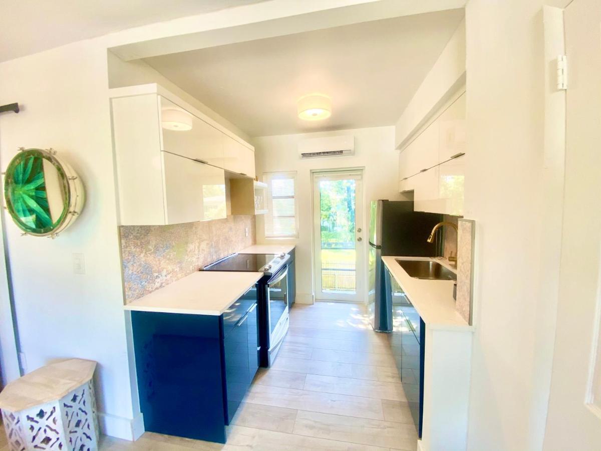 3 Seasons At The Carrington 3 Separate 2 Bedroom 1 Bathroom Apartments And A 3 Bedroom 2 Bathroom Villa Miami Exterior foto